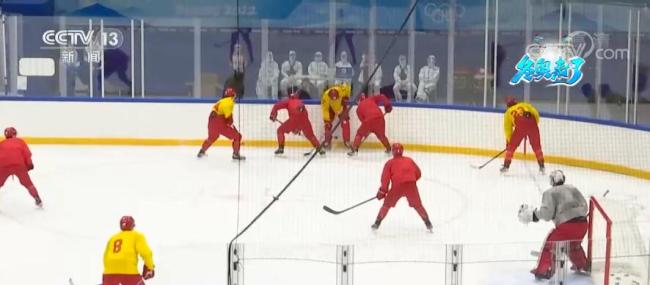 中国男子冰球队展开最后冲刺阶段训练：首战即挑战 我们已做好准备
