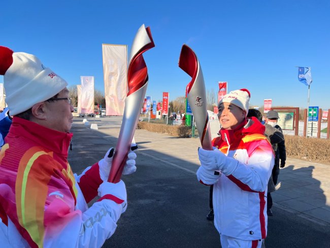 北京冬奥会火炬传递开始了