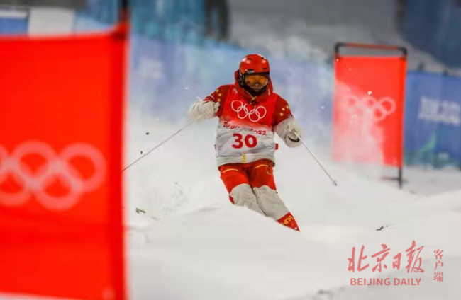雪上技巧中国男子选手完成首秀