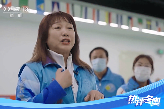 热评冬奥丨这里有1万9千朵热情洋溢的“小雪花”
