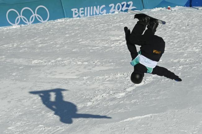 中国小将荣格晋级单板滑雪女子大跳台决赛