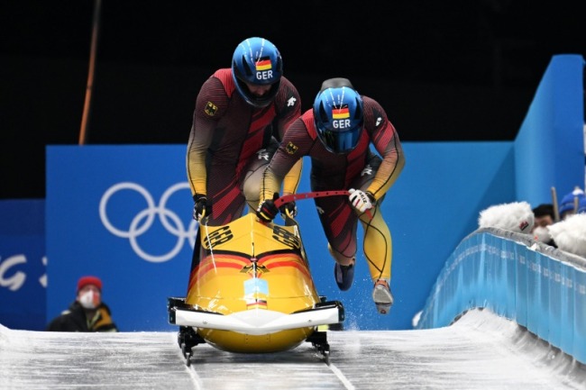 男子雙人雪車德國包攬金銀銅
