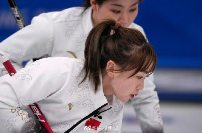 赢了！中国女子冰壶战胜加拿大队