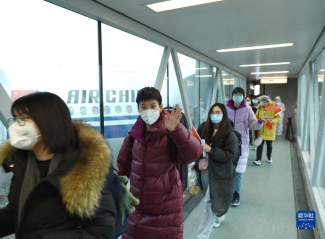 首架接返自乌克兰撤离中国公民临时航班抵达杭州