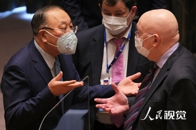当地时间2022年3月7日，联合国安理会就乌克兰人道问题举行公开会议。中国常驻联合国代表张军出席会议，并就解决乌克兰危机阐述中方立场主张。