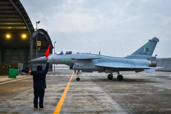 中国造歼-10CE，正式列装巴基斯坦空军！