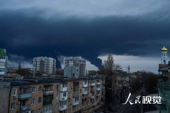 乌黑海城市敖德萨当天遭到导弹袭击。