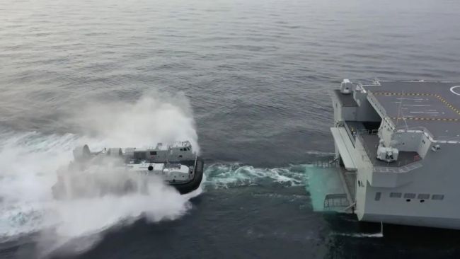 两栖攻击舰“广西舰”首次公开亮相