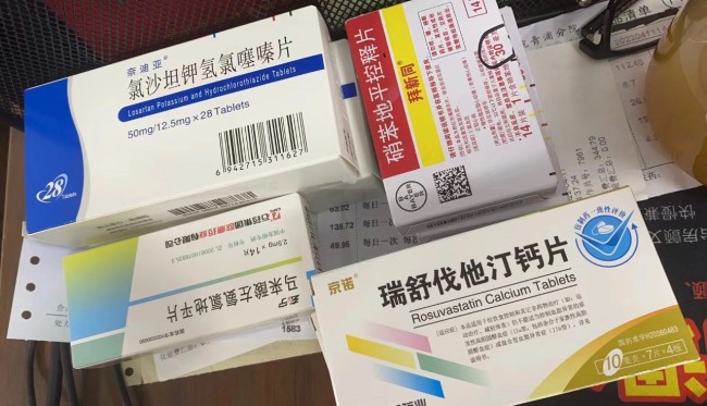 疫情下的上海“送药人”