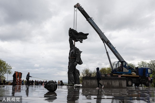 基辅拆除象征俄乌友谊的“人民友谊”纪念碑