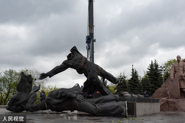 基辅拆除象征俄乌友谊的“人民友谊”纪念碑