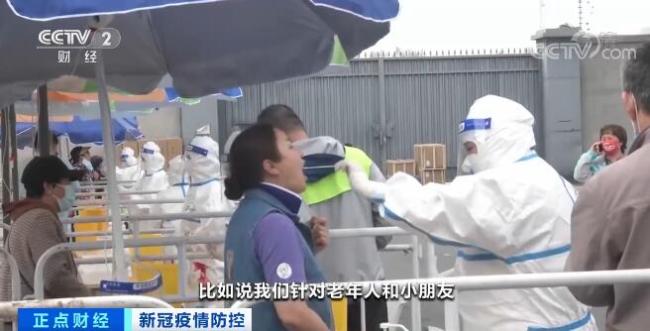 北京市扩大核酸检测范围 “大白”们来了！