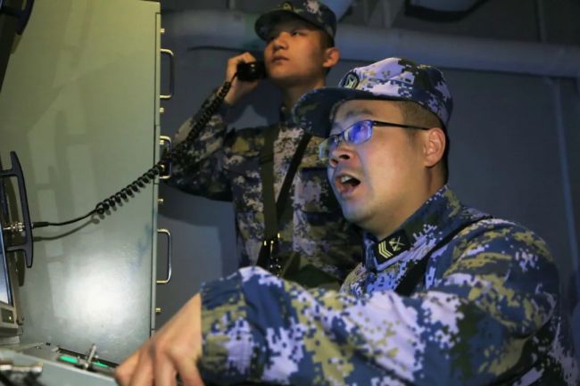 3艘万吨大驱同框！黄海海域火力全开