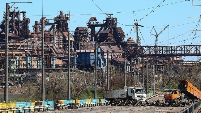 25名被困平民从亚速钢铁厂撤离
