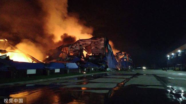 俄罗斯莫斯科郊外一印刷仓库起火