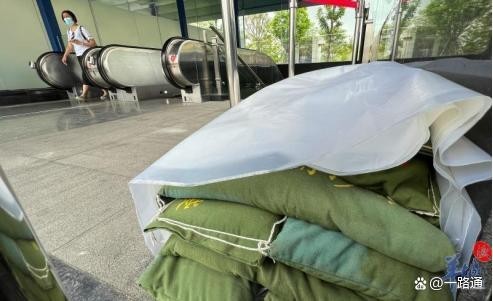 广州暴雨 全市中小学幼儿园停课