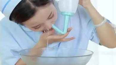 专家提醒盐水洗鼻子或可预防新冠