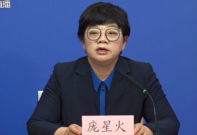 晚报|重庆一机场航班偏出跑道起火、北京新增本土感染者36例