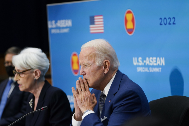 美副总统声称：美国将“世世代代”参与东南亚事务