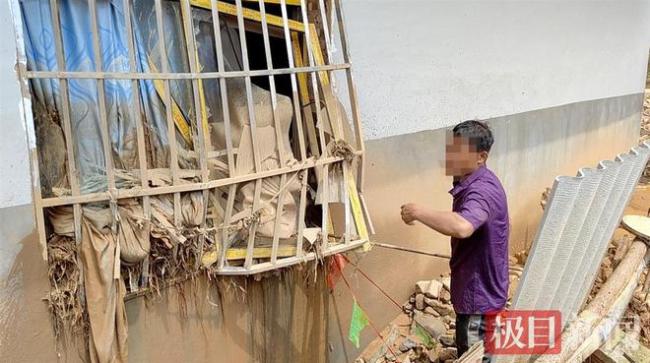 云南丘北暴雨 牛被吓得又叫又跳 村民：没见过这么严重的泥石流，至今后怕