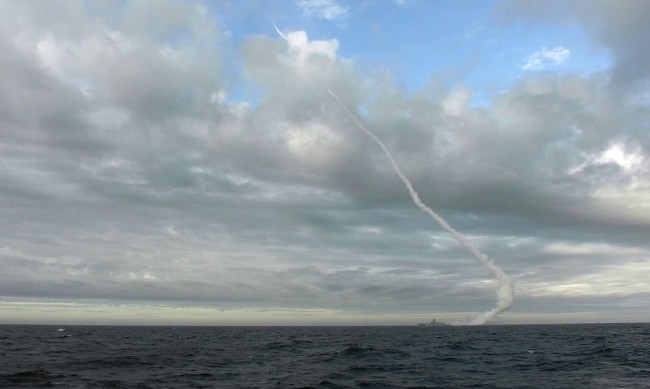 俄罗斯护卫舰发射“锆石”高超音速巡航导弹