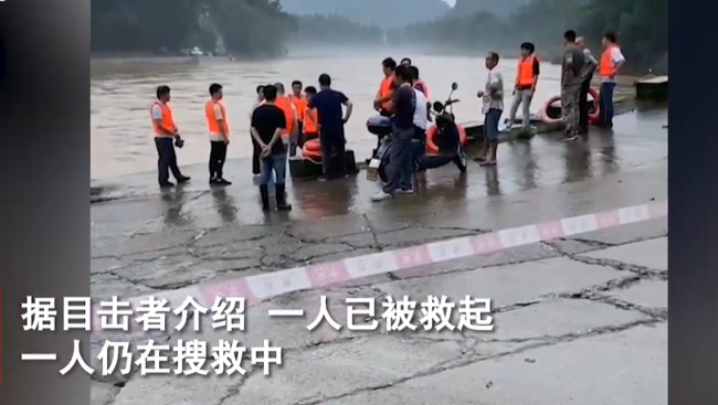两女生强行过漫水桥 双双落入洪水 目击者：她们想去拍视频