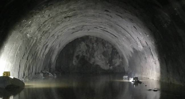 全长近22千米成昆扩能改造工程最长隧道贯通