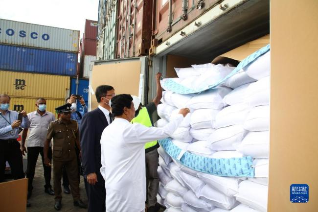 中国一批紧急粮食援助运抵斯里兰卡