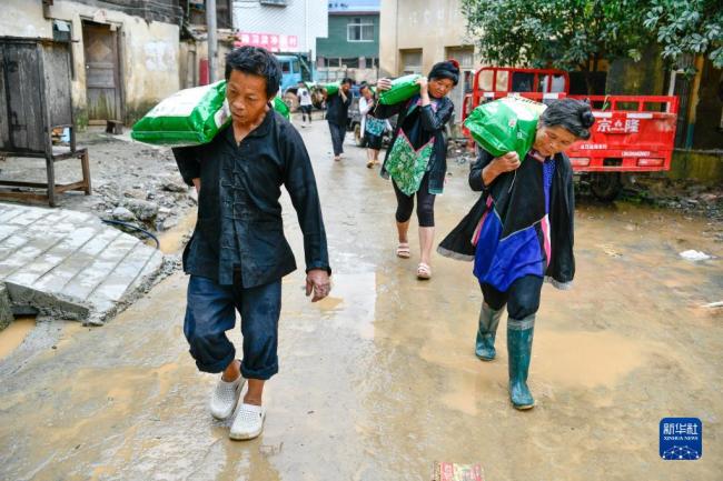 贵州从江：洪涝灾害救灾物资有序发放