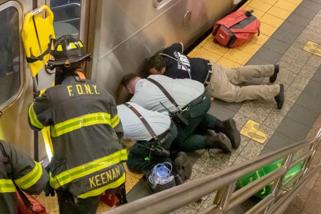 22岁华裔女子跌落纽约地铁不幸身亡