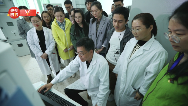 习近平新疆行丨兴疆固边 创新发展——首站走进新疆大学