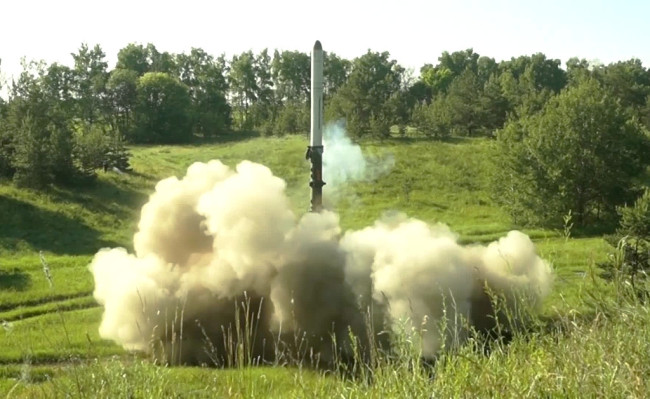 当地时间2022年7月18日，俄罗斯国防部发布的视频显示俄罗斯“伊斯坎德尔-M”短程弹道导弹被用于对乌军事行动中，拍摄地点未知。