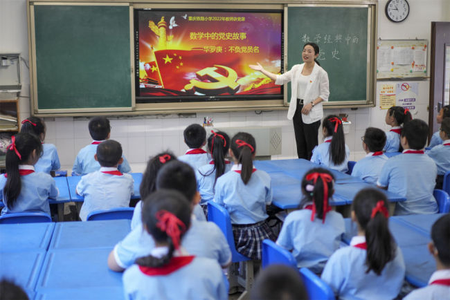 确保党始终成为坚强领导核心——党的十八大以来毫不动摇坚持和加强党的全面领导述评