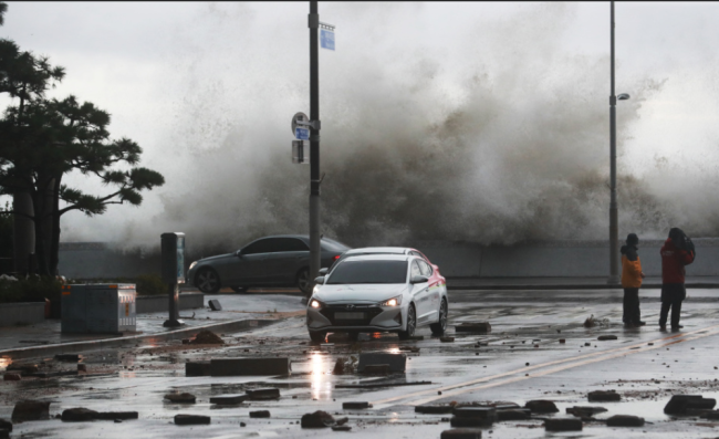 台风“轩岚诺”在韩国南部海岸登陆 多地受灾严重