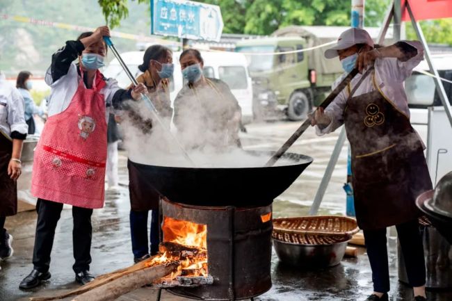 瀘定地震災(zāi)區(qū)：救援不停 安置有序