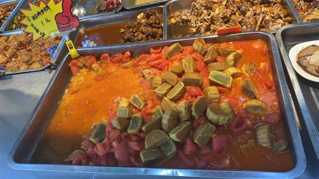 安徽一高校食堂推出西红柿炒月饼被抢空
