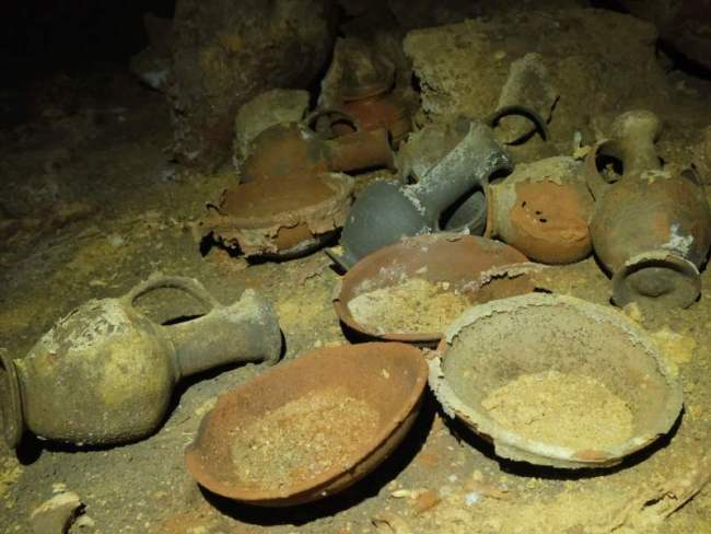 以色列发现3300年前墓穴遗址
