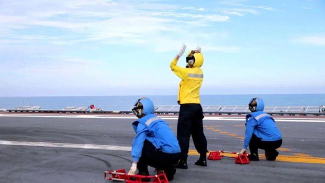 超飒!她们是辽宁舰女兵