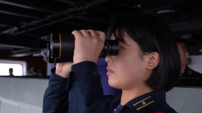 超飒!她们是辽宁舰女兵