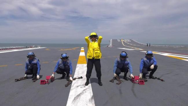 超飒!她们是辽宁舰女兵