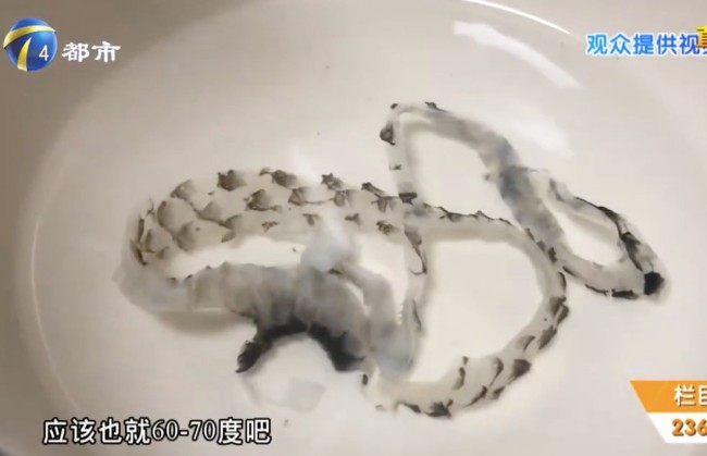 鱼皮一烫就化？男子质疑是科技与狠活