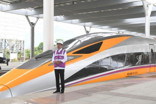印尼总统视察雅万高铁：这将成为东南亚首条高铁