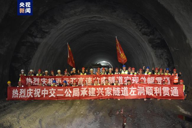 巫云开高速全线首座千米隧道顺利贯通