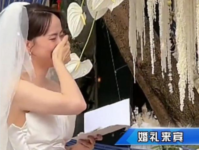 新郎回应婚礼现场送新娘1张彩票，现场宾客直呼绝了