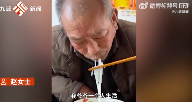 老人吃播式向女儿汇报饮食