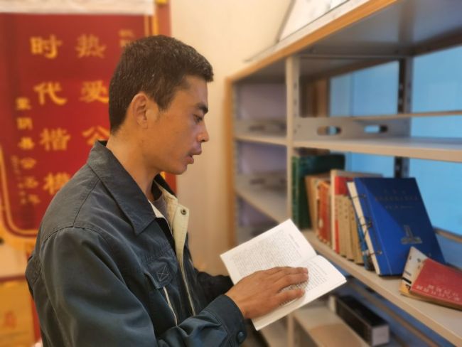 邮包里的“回家路”——邮递员王德建7年帮助20多名烈士“回家”