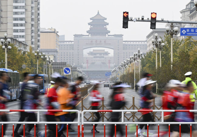 北京马拉松绘就城市靓丽风景