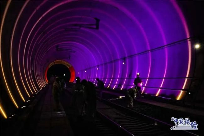 在跨国“时光隧道”里工作是什么体验？