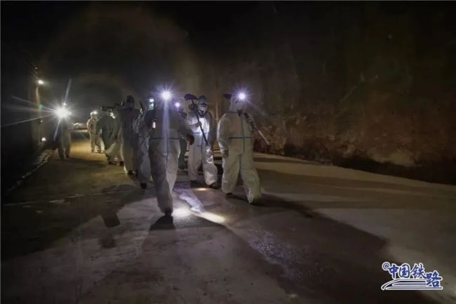 在跨国“时光隧道”里工作是什么体验？