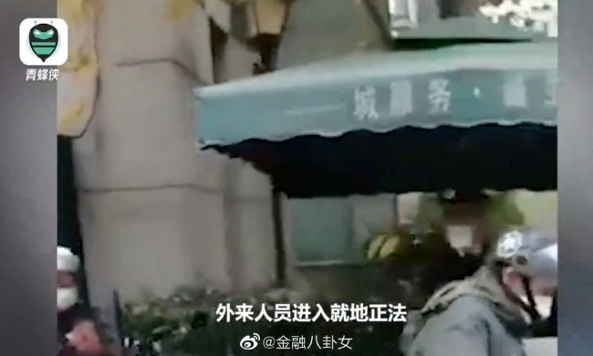 小区外来人员就地正法? 街道回应：物业自发行为 谁给的权利？